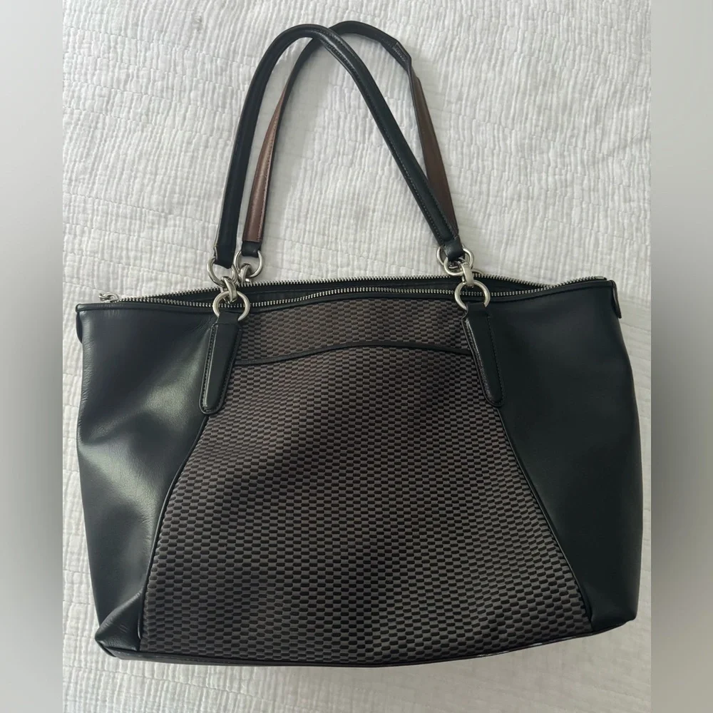 Coach Handbag - Picture 3 of 4